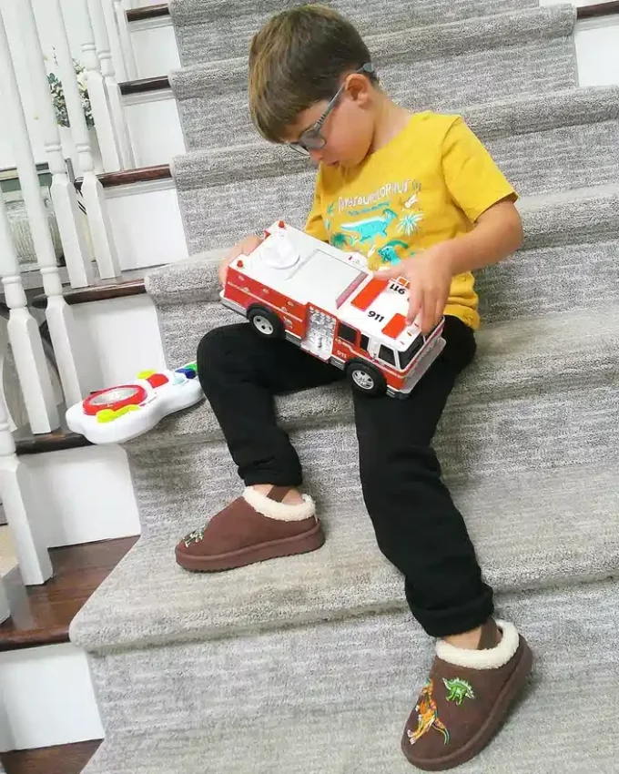 Brązowe buty dla maluchów Dino