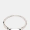 Cienka bransoletka typu bangle w kolorze srebrnym