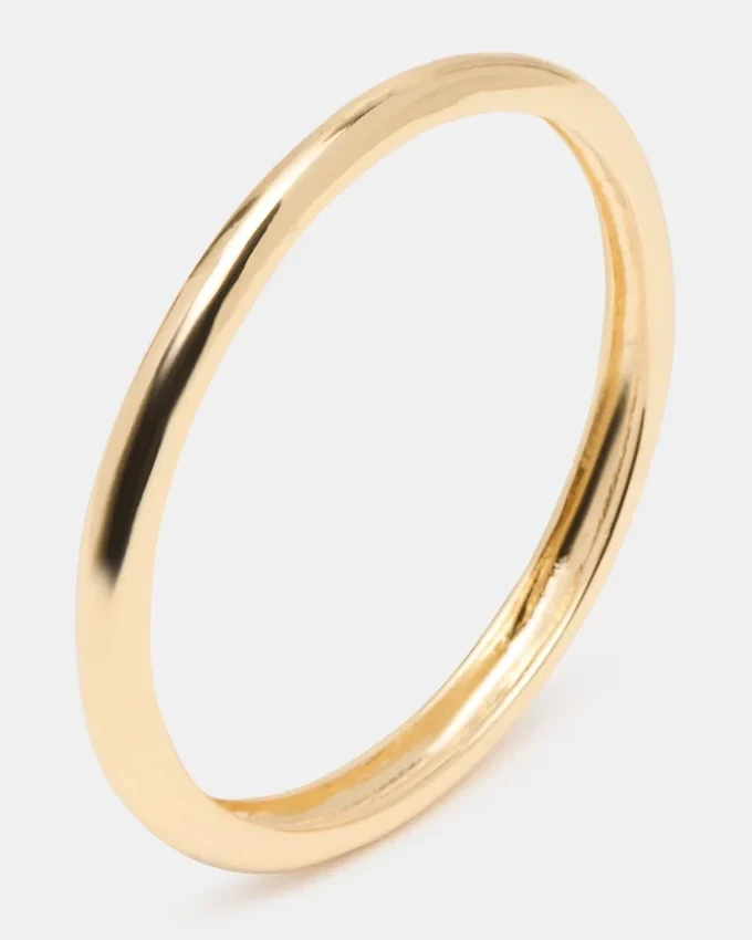 Cienka bransoletka typu bangle w kolorze złotym