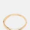 Cienka bransoletka typu bangle w kolorze złotym