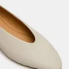Elegancka skóra w kolorze kości słoniowej Elegancka skóra w kolorze kości słoniowej