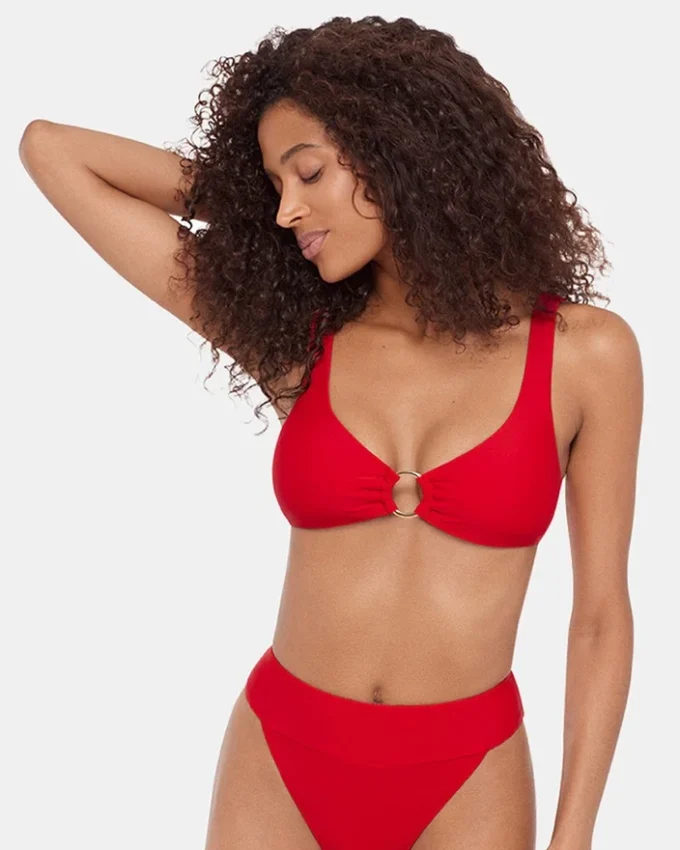 Elegancki i szykowny stanik bikini w kolorze wiśniowym Elegancki i szykowny stanik bikini w kolorze wiśniowym