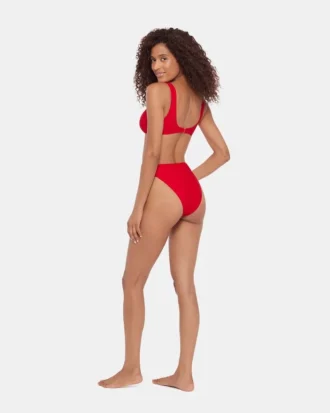 Elegancka i szykowna odzież dolna bikini z wysokim stanem w kolorze wiśniowym