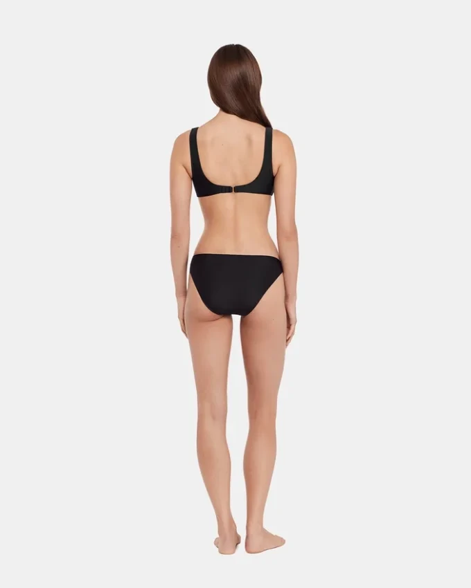 Elegancki i szykowny top bikini w kolorze czarnym Elegancki i szykowny top bikini w kolorze czarnym