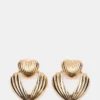 Kolczyki z podwójnym sercem w żebrowanym wzorze, złote
